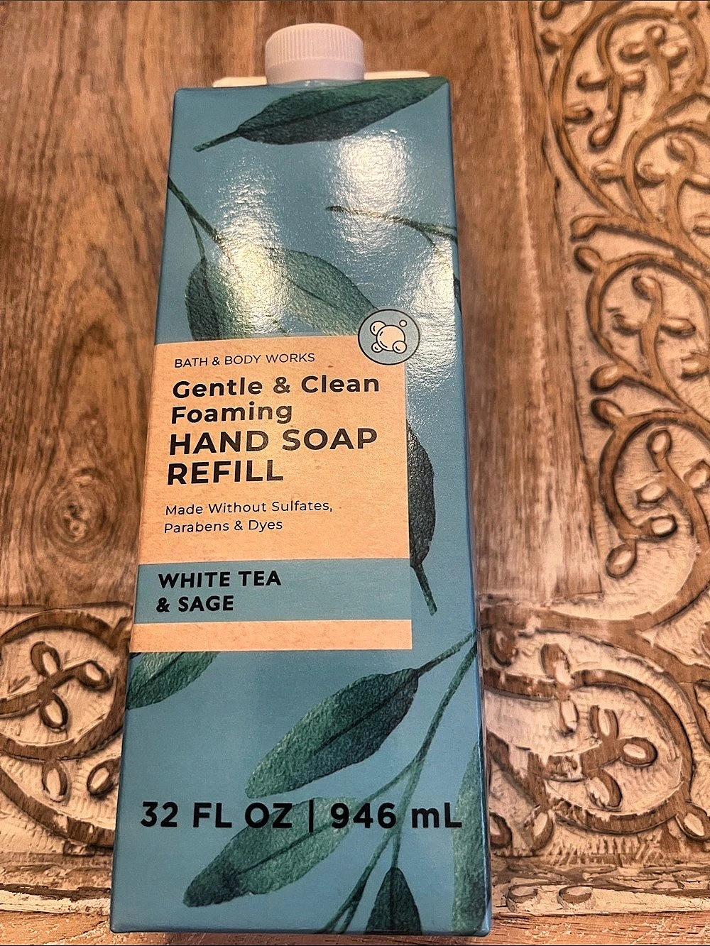 Bath & Body Works White Tea & Sage Gentle & Clean Foaming Hand Soap Refill Hand